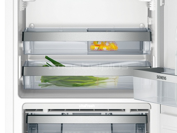 Внутреннее пространство холодильника организовано очень удобно и рационально